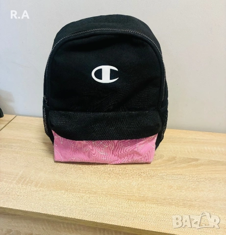 Черна раница с марка Champion