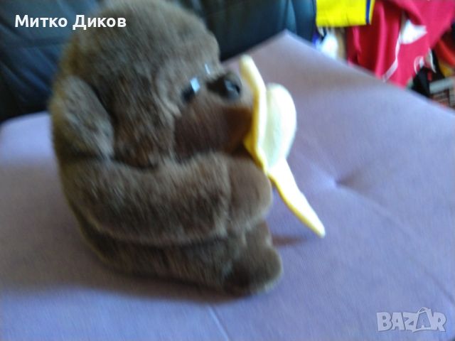 Плюшена горила маймуна с банан Н-16см и 15х12см нова немска, снимка 2 - Плюшени играчки - 45081882