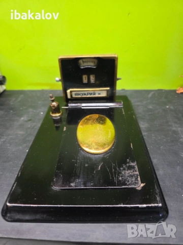 Старо писалище с календар