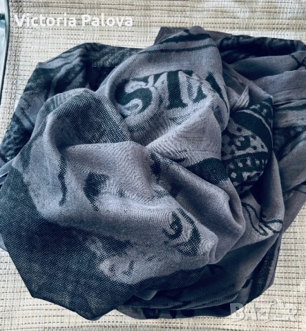 Дизайнерски шал MIMIC Copenhagen – 200×110 см, ефектен долар принт, красиво драпиране, снимка 8 - Шалове - 53871752