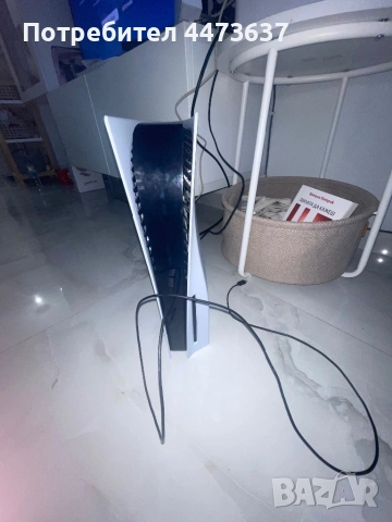 Ps 5 запазен със 2 джойстика и 2 игри UFC 3 GTA 5, снимка 3 - PlayStation конзоли - 54007279