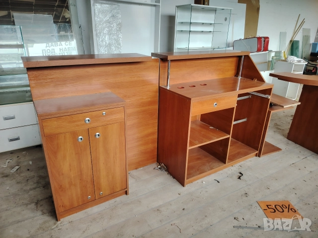 Щандове , шкафове и гръб за магазин, снимка 3 - Стелажи и щандове - 52655240