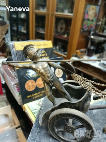 Гладиатор с колесница и бойно съоръжение , масивна,  бронзова скулптура върху мраморен постамент , снимка 3 - Статуетки - 53250136