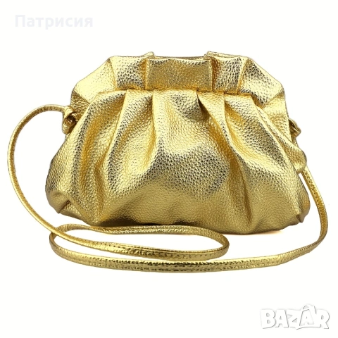 Чисто нова елегантна, металическа, златна (златиста) клъч чанта с дръжка, която се прибира