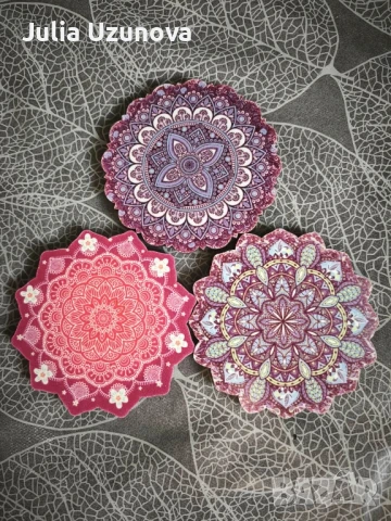 Три дървени поставки за чаша с красиви орнаменти , снимка 1