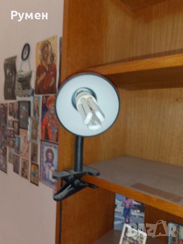 Нощна лампа с енергоспестяваща крушка, снимка 1 - Настолни лампи - 46228504