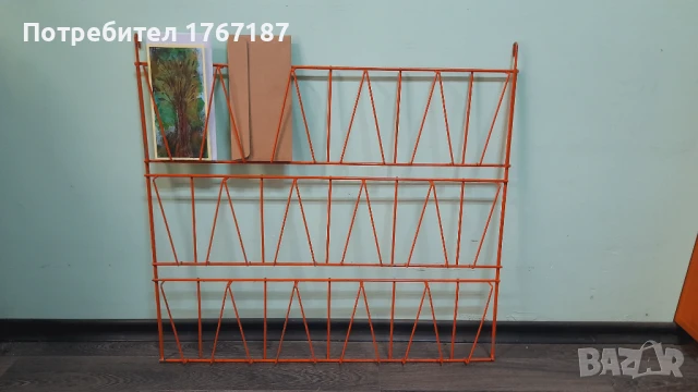 Метален стелаж за картички, пощенски пликове, реклами стенен