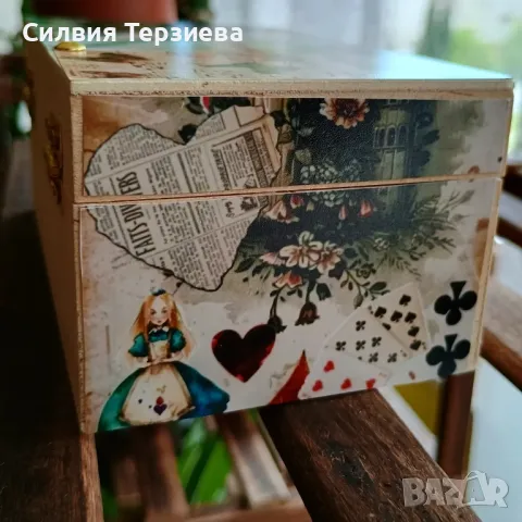 Ръчно изработена дървена кутия с вътрешна декорация , снимка 3 - Декорация за дома - 50347165
