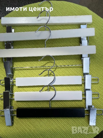 Закачалки дървени с щипки за поли или панталони