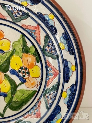 Maquenista Redondo Португалска флорална теракотена керамична чиния с подпис, снимка 4 - Други ценни предмети - 53122853