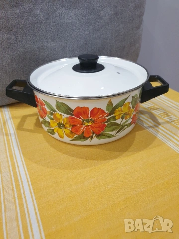 Старо производство емайлирана тенджера