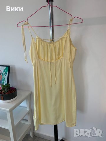 Жълта сатенена рокля, снимка 11 - Рокли - 46438584