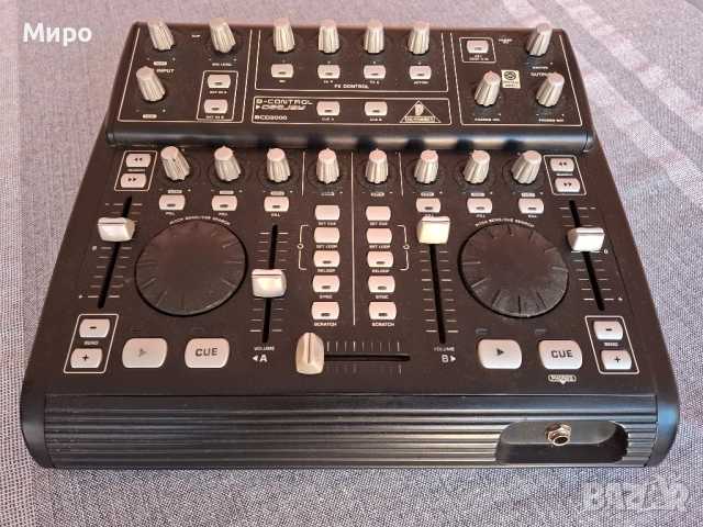Behringer bcd3000 DJ mixer
