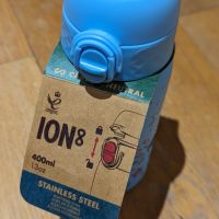 Детска бутилка за вода Ion8, стомана 400 мл, устойчива на течове, дизайн на акули, синьо, снимка 9 - Други - 45623139
