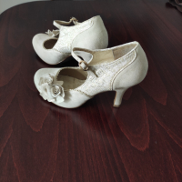 Елегантни обувки , снимка 1 - Дамски елегантни обувки - 44949604