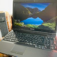 Лаптоп 15,6 in   Samsung P580 LED procesor i5 2х 2,4 gb,   като НОВ HDD 750gb или SSD 120 gb, снимка 1 - Лаптопи за работа - 44551841