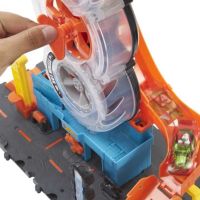 Hot Wheels City - Комплект ултра модерен градски център за гуми, снимка 3 - Коли, камиони, мотори, писти - 45149863