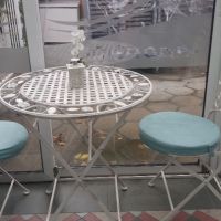 Винтидж метални маси и столове, снимка 1 - Маси - 45210406