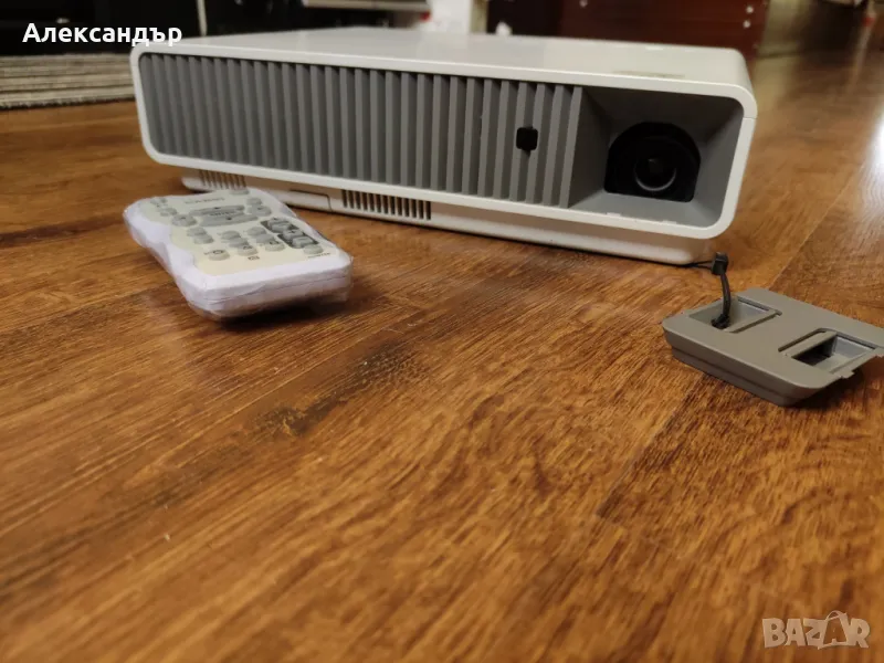 Casio XJ-M250 DLP проектор, HDMI вход, WXGA 1280 x 800 native, снимка 1