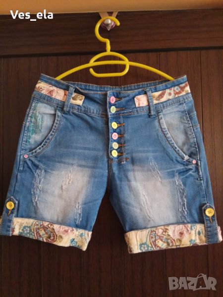дънкови панталонки с външни шарени копчета, снимка 1
