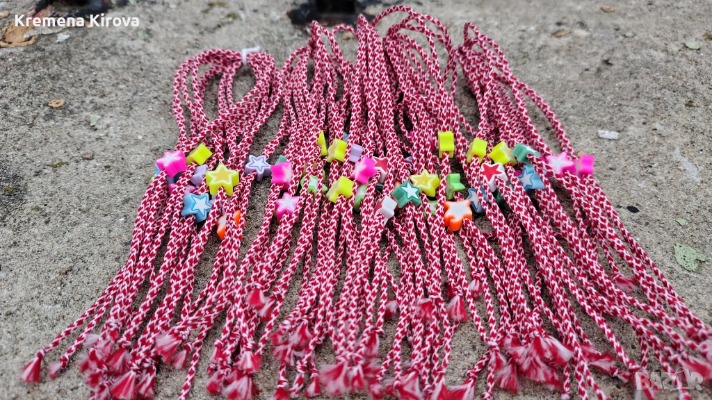 1000 броя мартеници със звездички. Бижута Луди гъби. Мартеници на едро., снимка 1