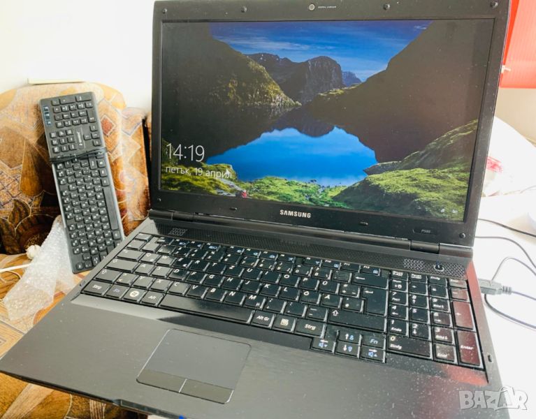 Лаптоп 15,6 in   Samsung P580 LED procesor i5 2х 2,4 gb,   като НОВ HDD 750gb или 1000gb, снимка 1