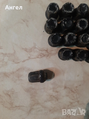 продавам гайки за хюндай , снимка 2 - Части - 52056556