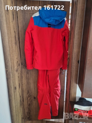 Ски екип Helly Hansen, снимка 4 - Зимни спортове - 53290311