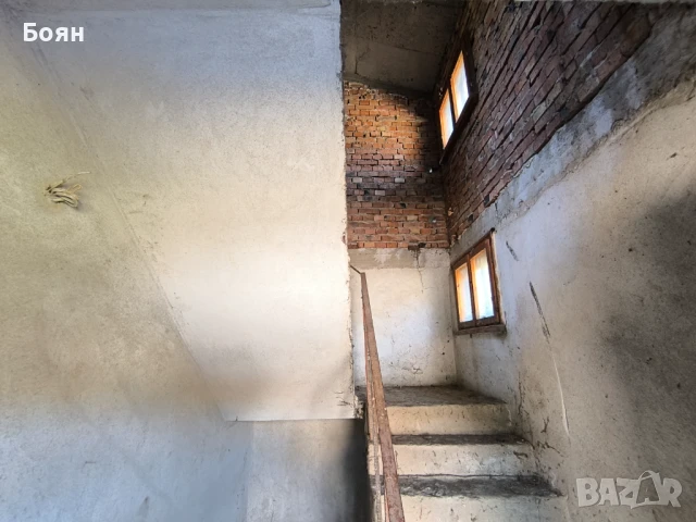 Собственик продава триетажна солидна къща 320 кв.м. в с. Тияновци, област Видин  , снимка 14 - Къщи - 43476121