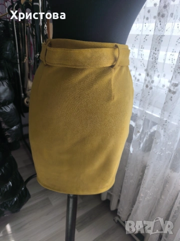 Къса велурена пола Stradivarius в цвят горчица - 8 Е, снимка 5 - Поли - 53929171