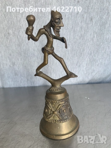 стара бронзова фигурка във формата на камбана,