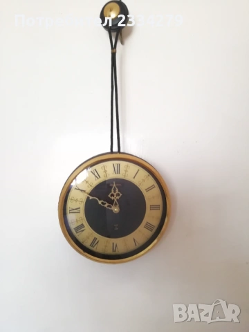 Стар руски стенен часовник. 