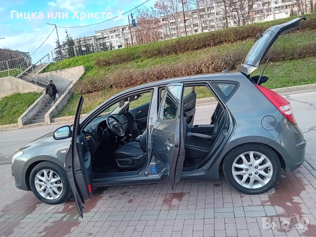 Hyundai i30 1.6i 126kc Климатроник, снимка 12 - Автомобили и джипове - 52725437