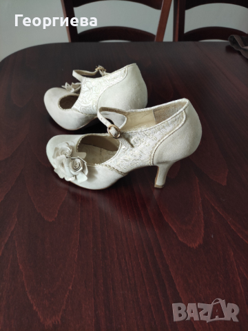 Елегантни обувки , снимка 1 - Дамски елегантни обувки - 44949604
