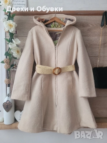 Бежово палто с качулка 