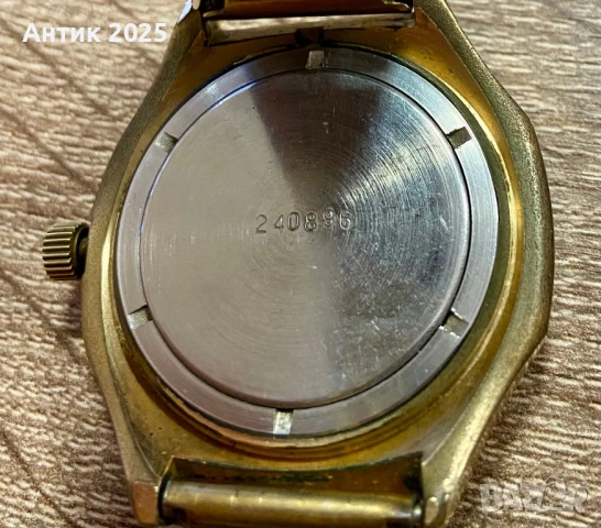 Часовник „Командирски“ СССР, 17 камъка, позлатен, с дата – оригинал, работещ, снимка 4 - Мъжки - 53603079