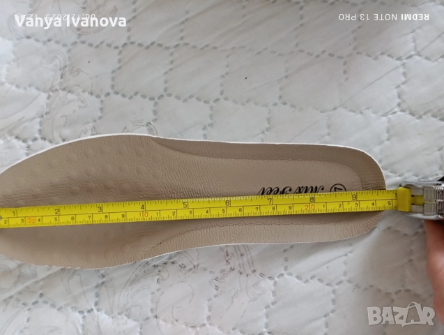 Черни плюшени кецове с брошки, снимка 6 - Кецове - 52803559