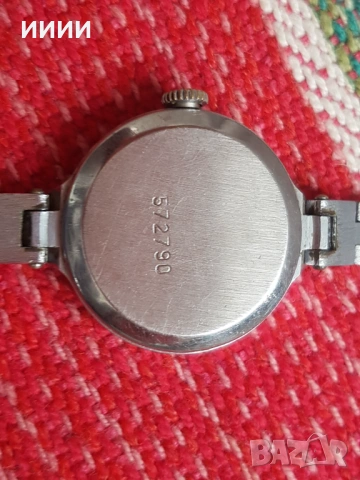 Дамски часовник Луч , снимка 2 - Антикварни и старинни предмети - 53172852