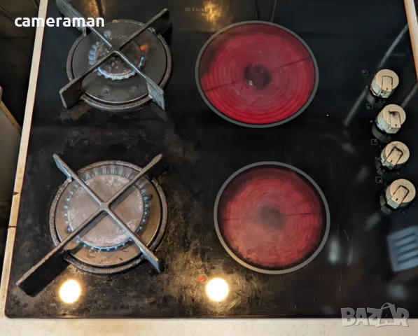 Комбиниран стъклокерамичен плот на ток и газ Electrolux EHM6235K.