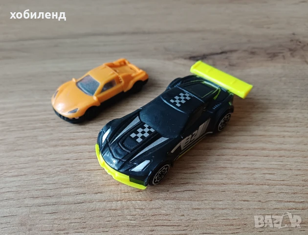Две спортни автомобилчета 