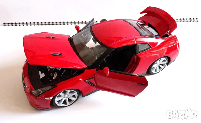 Nissan GT-R 2009 Bburago DIAMOND Мащаб 1:18, снимка 2 - Колекции - 53768825