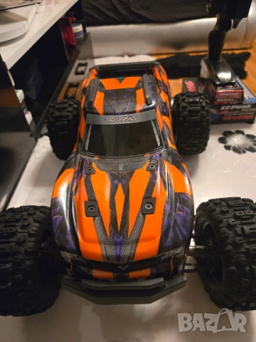 Продавам офролд джип TRAXXAS, снимка 2 - Коли, камиони, мотори, писти - 53730751