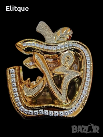 Луксозна статуетка с бляскави елементи в златист цвят