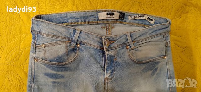 Дамски дънки super skinny Bershka, снимка 5 - Дънки - 46261854