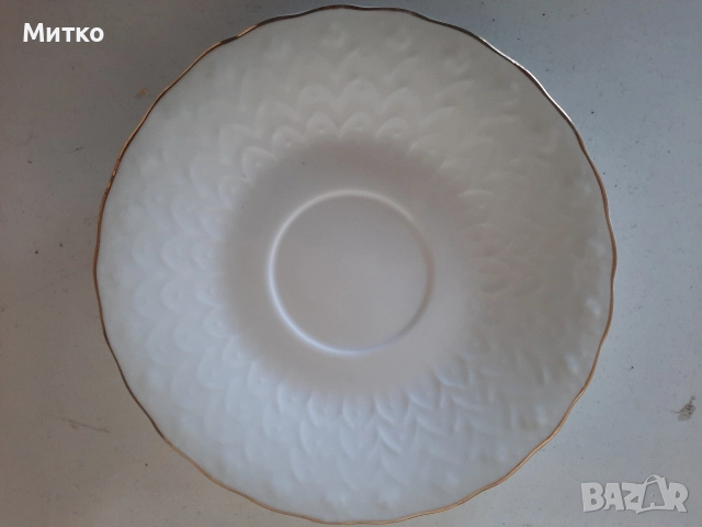Сервиз за кафе от костен прцелан, снимка 4 - Сервизи - 52710048