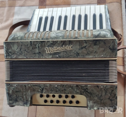 Винтидж акордеон Weltmeister, 12 баса работещ