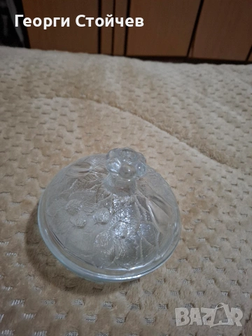 Продавам стъклена кристална бонбониера