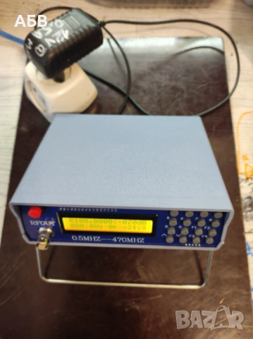 Продава се високочестотен сигнал генератор 0.5-470MHz, снимка 3 - Друга електроника - 53261851