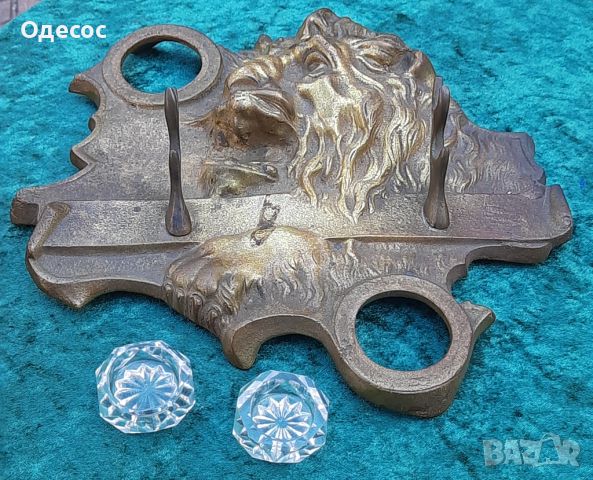 Стара бронзова мастилница с релефна лъвска глава, снимка 2 - Антикварни и старинни предмети - 46414181