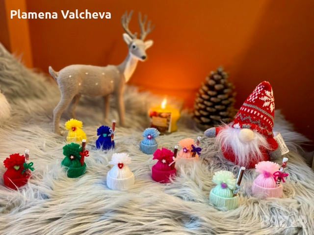 Цветни и свежи мини шапчици с Коледни късмети, снимка 2 - Надомна работа - 52248702